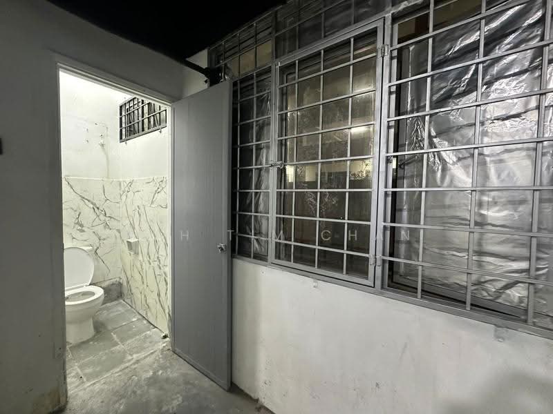 Kedai / Pejabat untuk Dijual di Kuchai Entrepreneurs Park (Kuchai Lama) - WAH TIM CHAN - Bathroom - PropertyGuru.com.my