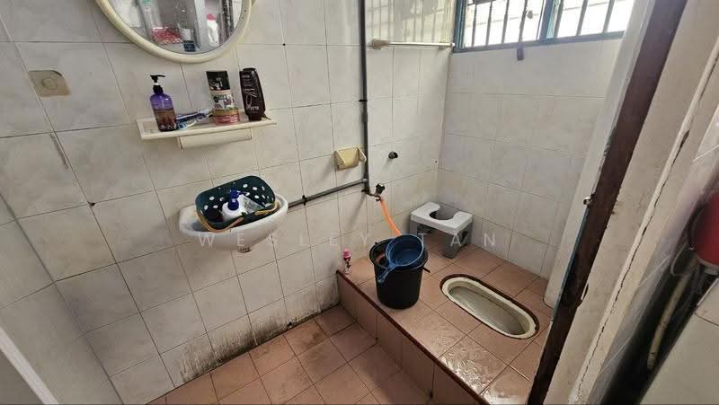 Rumah Flat untuk Dijual di Taman Anika - Wesley Tan - Bathroom - PropertyGuru.com.my