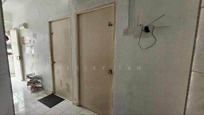 Rumah Flat untuk Dijual di Taman Anika - Wesley Tan - Corridor - PropertyGuru.com.my