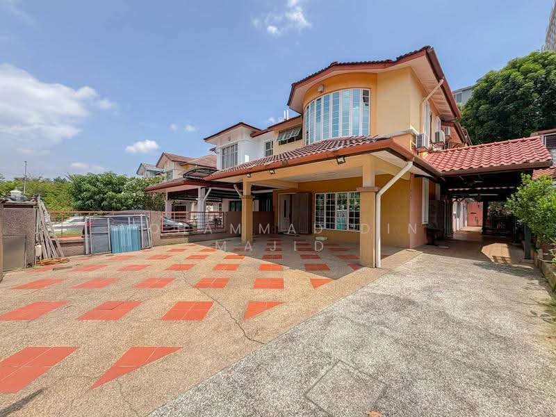 Semi-Detached House for Sale in Seksyen 7 (Shah Alam) - Mohammad Din Majid - Exterior - PropertyGuru.com.my