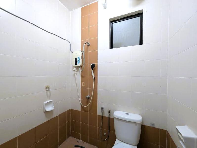 Pangsapuri untuk Dijual di Anggerik Residensi - Ahmad Muslim - Bathroom - PropertyGuru.com.my