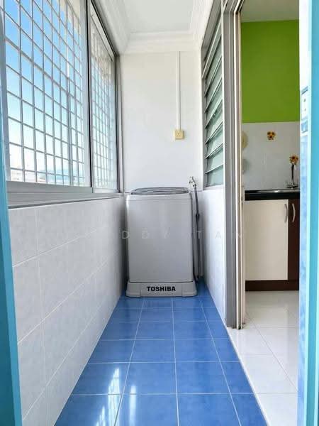 Rumah Flat untuk Dijual di Taman Teluk Kumbar - Freddy Tan - Balcony - PropertyGuru.com.my
