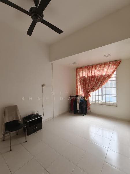 1-storey Terraced House for Sale in Taman Tanjung Minyak Setia (Tanjong Minyak) - Siti Shahidah Sheikh Fadzullah - Living Room - PropertyGuru.com.my