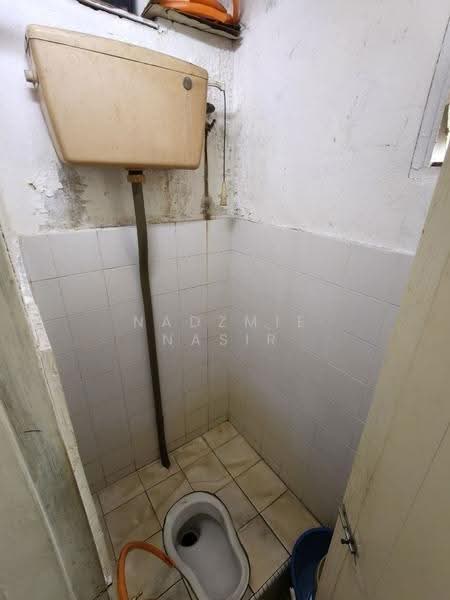 Flat for Sale at Seri Perindu Apartment - Nadzmie Nasir - Bathroom - PropertyGuru.com.my