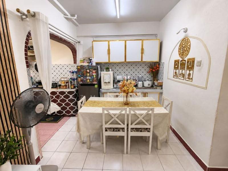 Flat for Sale at Seri Perindu Apartment - Nadzmie Nasir - Kitchen - PropertyGuru.com.my