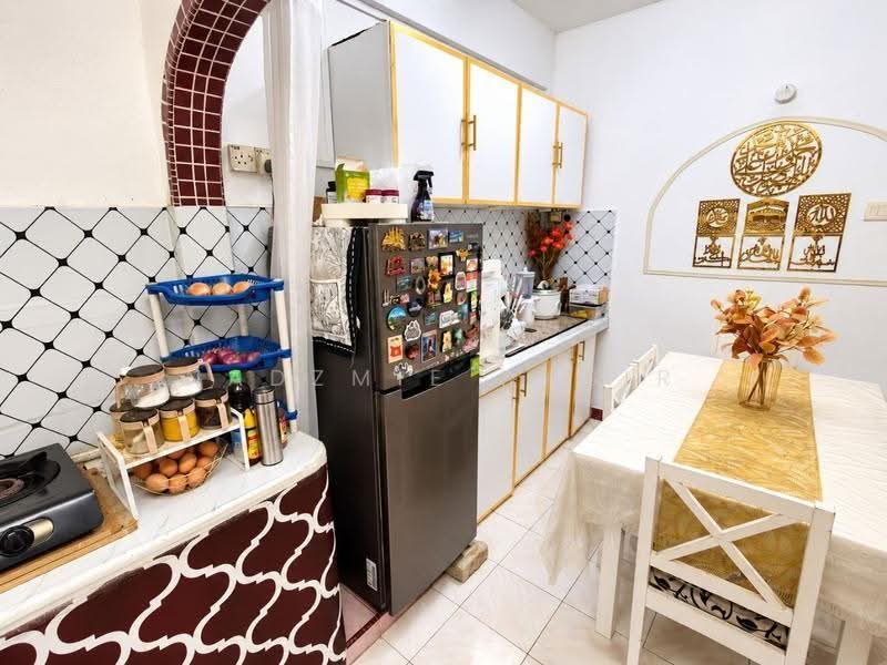 Flat for Sale at Seri Perindu Apartment - Nadzmie Nasir - Kitchen - PropertyGuru.com.my