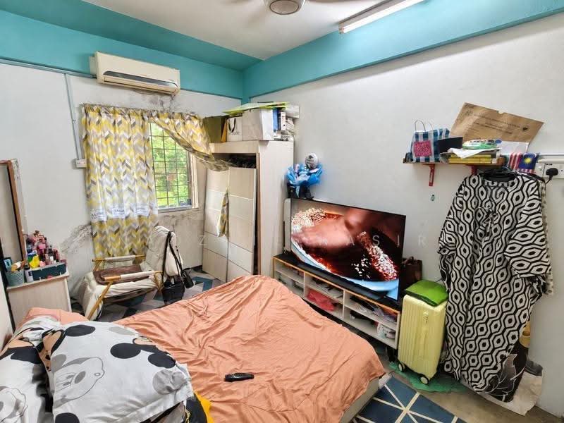 Flat for Sale at Seri Perindu Apartment - Nadzmie Nasir - Bedroom - PropertyGuru.com.my
