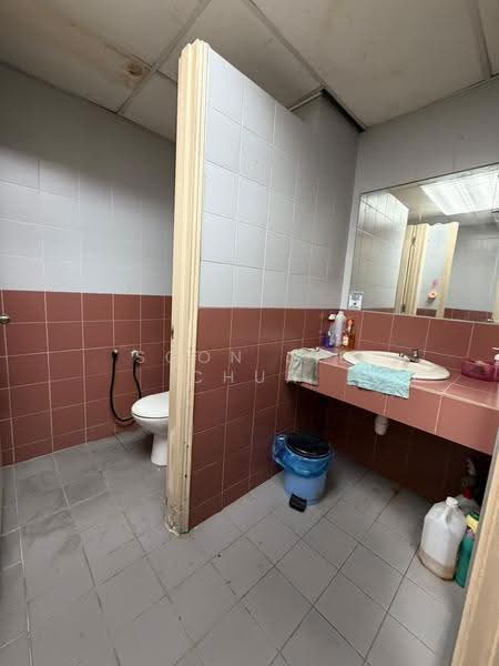 Kedai / Pejabat untuk Disewa di KL City Centre (Kuala Lumpur) - Soon Jie Chua - Bathroom - PropertyGuru.com.my