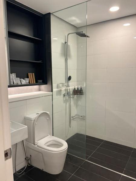 Kediaman Servis untuk Dijual di Arcoris Residences - Michael Chua - Bathroom - PropertyGuru.com.my