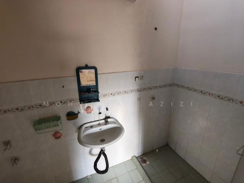 1-storey Terraced House for Sale in Taman Kempadang Makmur (Kuantan) - Mohammad Azizi - Bathroom - PropertyGuru.com.my