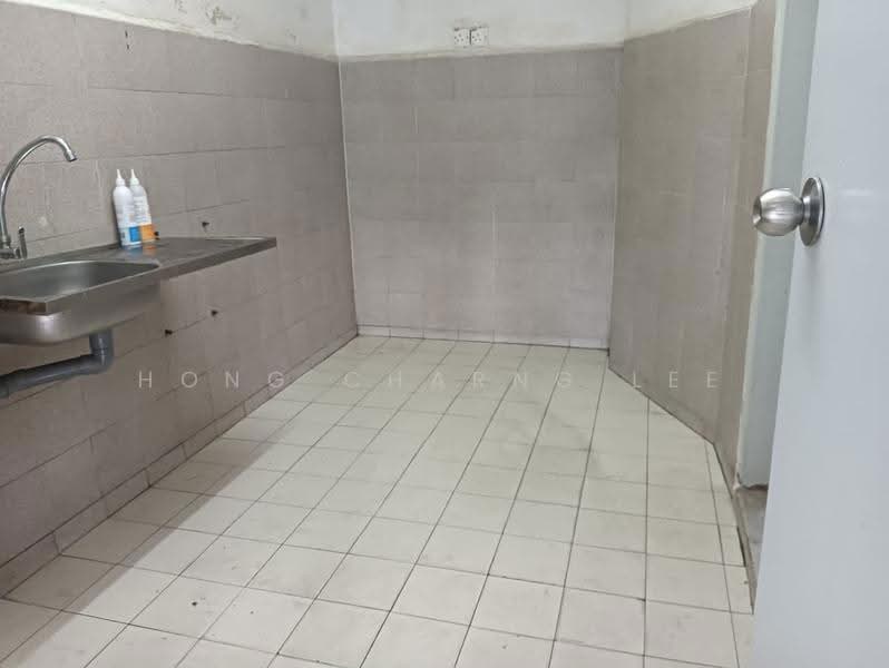 Rumah Teres 3-Tingkat untuk Disewa di Tampoi (Johor) - Hong Charng Lee - Kitchen - PropertyGuru.com.my