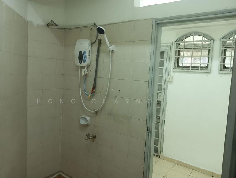 Rumah Teres 3-Tingkat untuk Disewa di Tampoi (Johor) - Hong Charng Lee - Bathroom - PropertyGuru.com.my