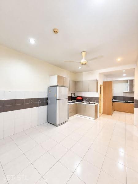 Cluster House for Sale in Setia Damai (Setia Alam) - Daniel Kok - Kitchen - PropertyGuru.com.my