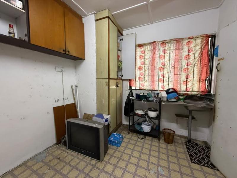 Flat for Sale at Flat Taman Ungku Tun Aminah - Bevis Hoo - Kitchen - PropertyGuru.com.my