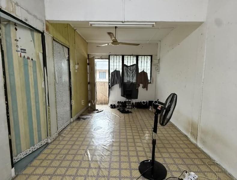 Flat for Sale at Flat Taman Ungku Tun Aminah - Bevis Hoo - Living Room - PropertyGuru.com.my