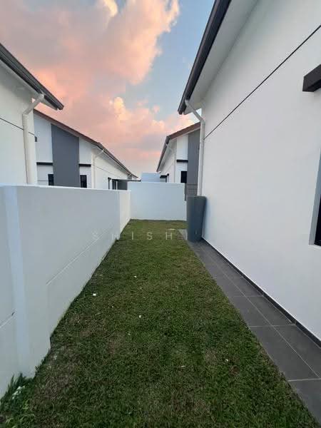 Semi-Detached House for Rent in Johor Bahru (Johor) - Shishi . - Exterior - PropertyGuru.com.my