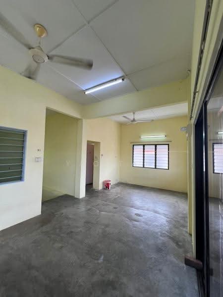 Bungalow House for Rent in Kampung Sungai Way (Petaling Jaya) - Yao Tan - Living Room - PropertyGuru.com.my