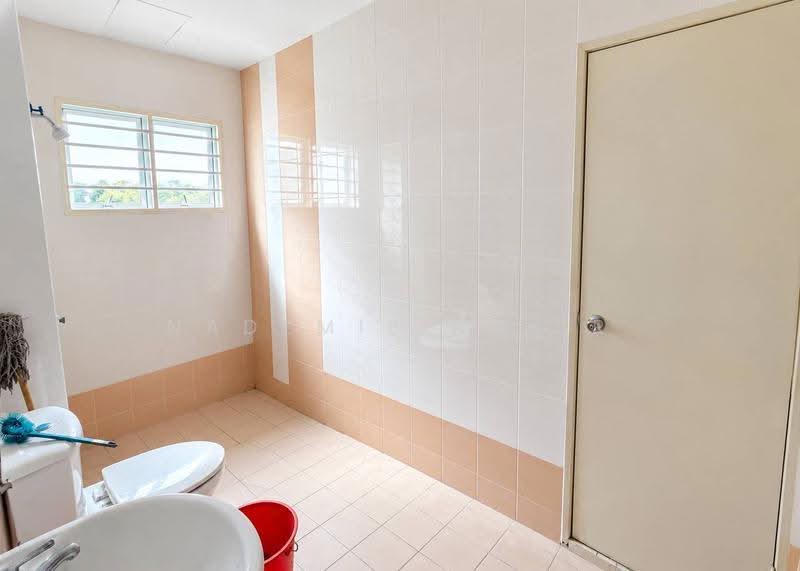 Rumah Teres 2-Tingkat untuk Dijual di Bandar Seri Putra (Bangi) - Nadzmie Nasir - Bathroom - PropertyGuru.com.my