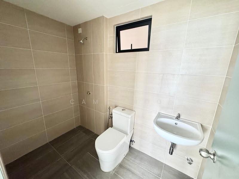 Service Residence for Sale at Parkland Residence @ Kajang 2 - Camie Hoo - Bathroom - PropertyGuru.com.my