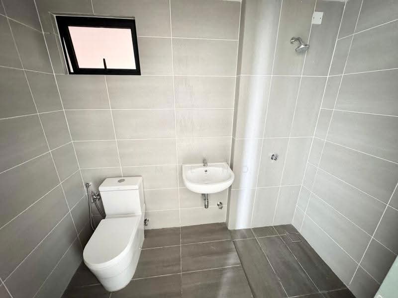 Service Residence for Sale at Parkland Residence @ Kajang 2 - Camie Hoo - Bathroom - PropertyGuru.com.my