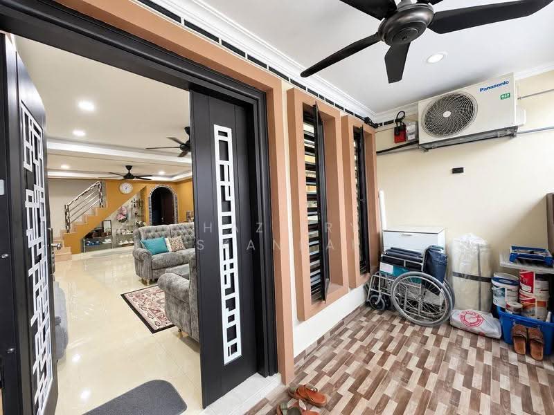 Rumah Teres 2-Tingkat untuk Dijual di Taman Cempaka (Ampang) - Shaziery Iskandar - Living Room - PropertyGuru.com.my