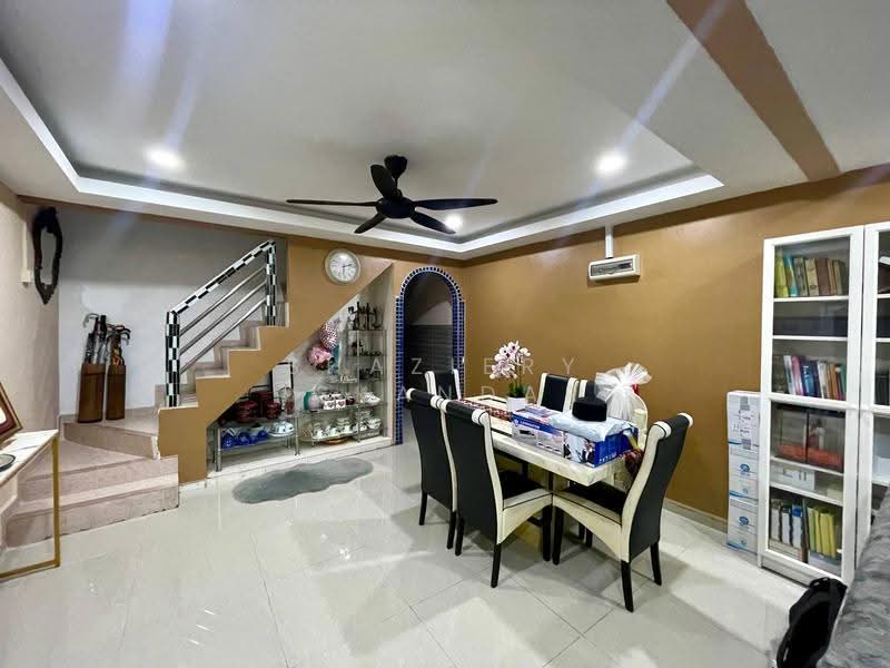 Rumah Teres 2-Tingkat untuk Dijual di Taman Cempaka (Ampang) - Shaziery Iskandar - Dining Room - PropertyGuru.com.my