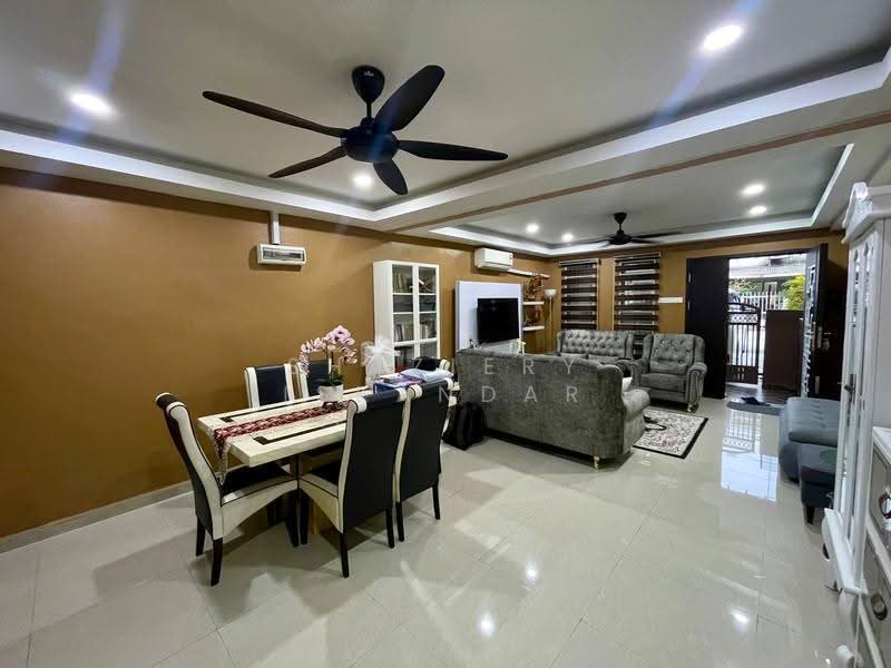 Rumah Teres 2-Tingkat untuk Dijual di Taman Cempaka (Ampang) - Shaziery Iskandar - Living Room - PropertyGuru.com.my