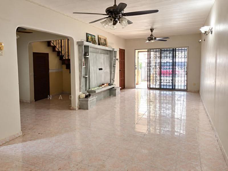 Rumah Teres 2-Tingkat untuk Dijual di Seksyen 4 (Bangi) - Nadzmie Nasir - Living Room - PropertyGuru.com.my