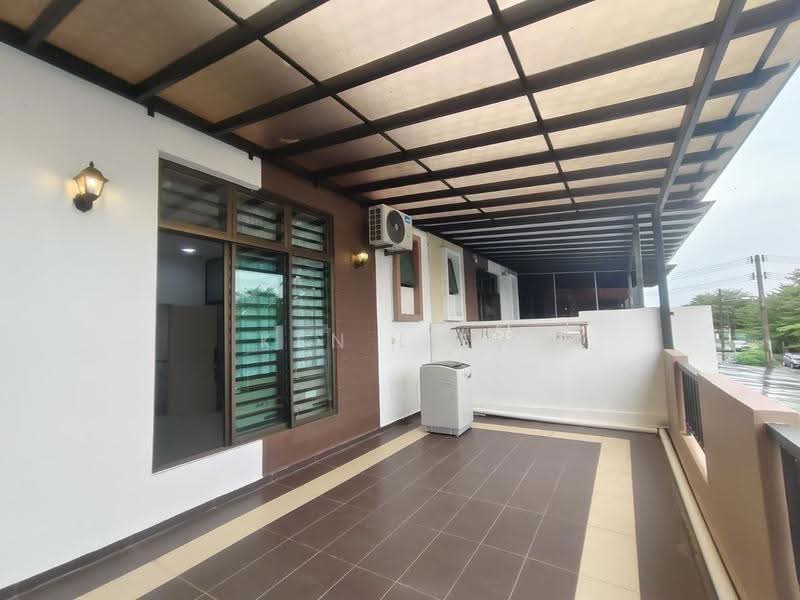 Rumah Teres 2-Tingkat untuk Disewa di Taman Lagenda Putra (Kulai) - Ken Liew - Balcony - PropertyGuru.com.my
