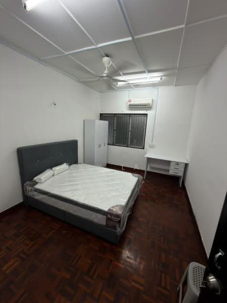 Rumah Teres 2-Tingkat untuk Disewa di SS2 (Petaling Jaya) - C Y Lai - Bedroom - PropertyGuru.com.my