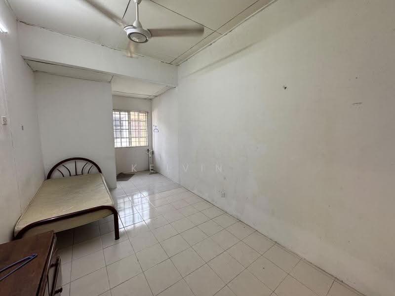 2-storey Terraced House for Sale in Taman Desa Mas (Rawang) - Kelvin . - Bedroom - PropertyGuru.com.my