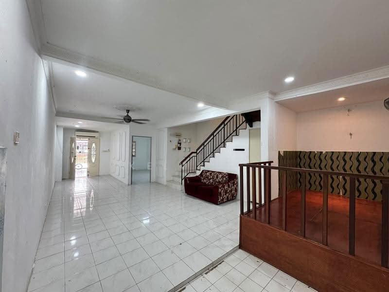 2-storey Terraced House for Sale in Taman Desa Mas (Rawang) - Kelvin . - Living Room - PropertyGuru.com.my