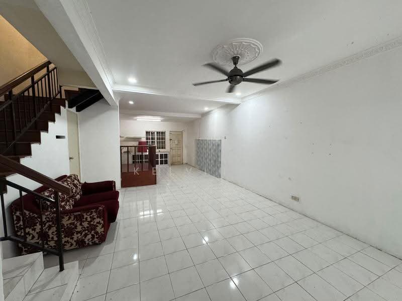 2-storey Terraced House for Sale in Taman Desa Mas (Rawang) - Kelvin . - Living Room - PropertyGuru.com.my
