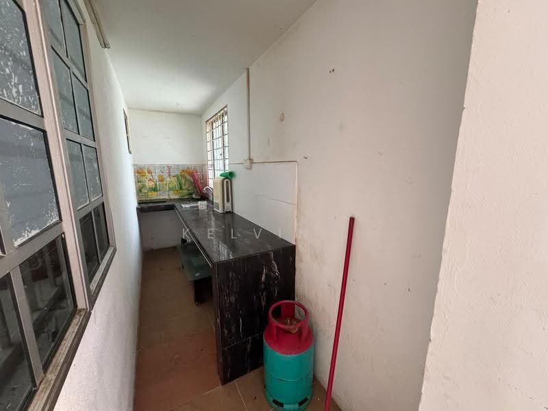 2-storey Terraced House for Sale in Taman Desa Mas (Rawang) - Kelvin . - Kitchen - PropertyGuru.com.my