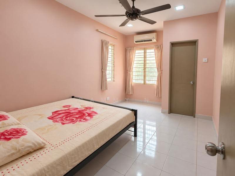 3-storey Terraced House for Sale in Taman Bukit Permata (Selayang) - Cammy N - Bedroom - PropertyGuru.com.my