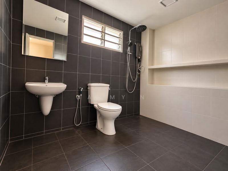 3-storey Terraced House for Sale in Taman Bukit Permata (Selayang) - Cammy N - Bathroom - PropertyGuru.com.my