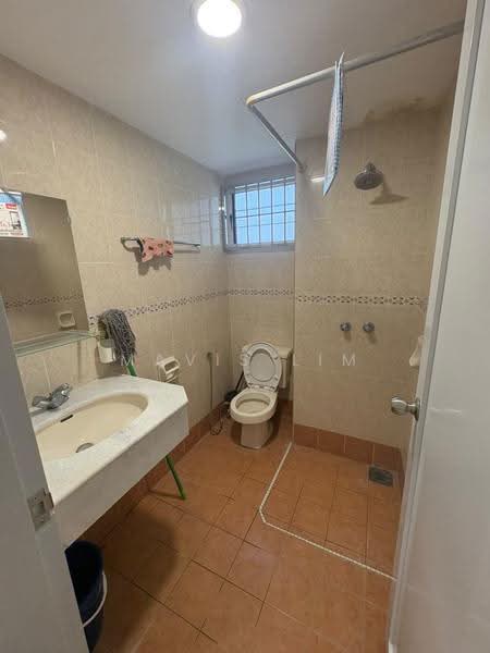 Kondominium untuk Disewa di Gurney Park Condominium - Mavis Lim - Bathroom - PropertyGuru.com.my