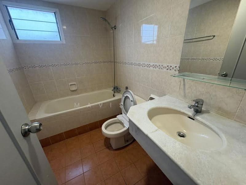Kondominium untuk Disewa di Gurney Park Condominium - Mavis Lim - Bathroom - PropertyGuru.com.my