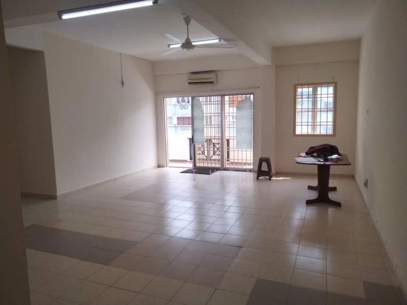 Pangsapuri untuk Disewa di Taman Desa Skudai Terrace - SP Then - Living Room - PropertyGuru.com.my