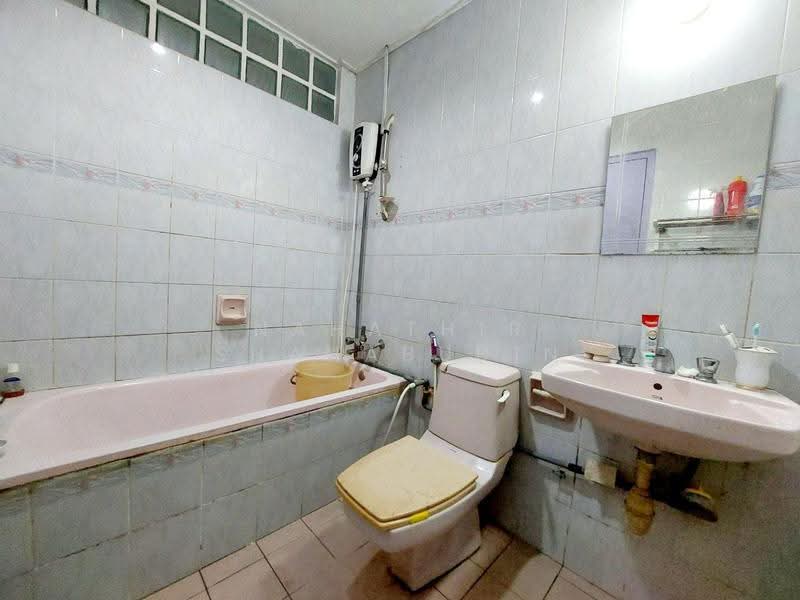 Condominium for Sale at Ukay Club Villas - Nahathir Shahabudin - Bathroom - PropertyGuru.com.my