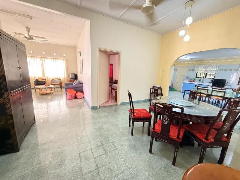 Rumah Banglo untuk Dijual di Klebang (Melaka) - Joanne How - Living Room - PropertyGuru.com.my