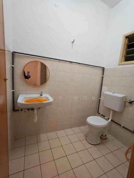 Rumah Teres 2-Tingkat untuk Disewa di Taman Desa Mas (Rawang) - Danny Wong - Bathroom - PropertyGuru.com.my
