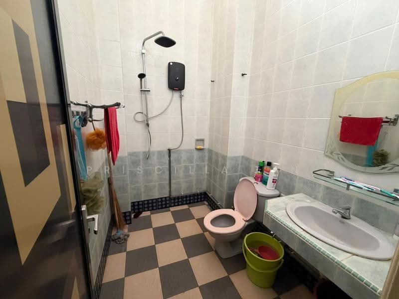 Rumah Teres untuk Dijual di Bandar Bukit Puchong (Puchong) - Priscilla Tan - Bathroom - PropertyGuru.com.my
