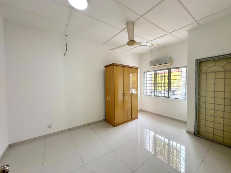Rumah Teres 2-Tingkat untuk Dijual di Bandar Baru Kundang (Rawang) - Kelvin . - Bedroom - PropertyGuru.com.my
