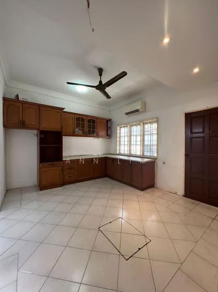 2-storey Terraced House for Sale in Bandar Kinrara Seksyen 1 (Bandar Kinrara) - Ann Lim - Kitchen - PropertyGuru.com.my