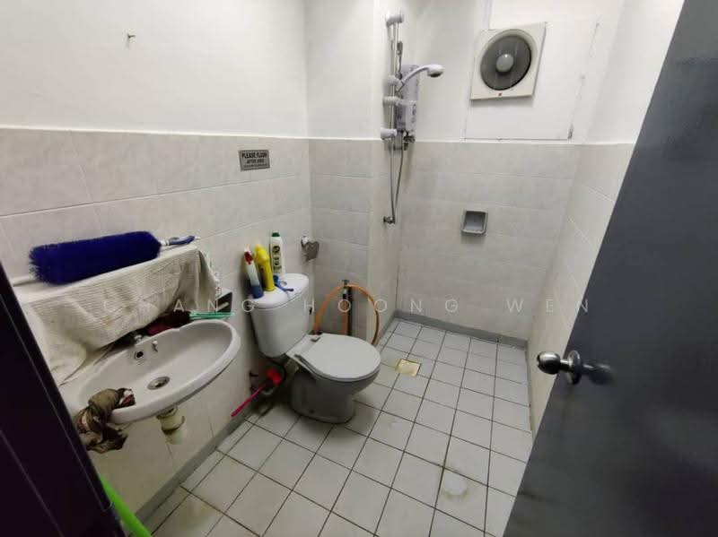 Kondominium untuk Disewa di Bayu Tasik 2 - Chang Hoong Wen - Bathroom - PropertyGuru.com.my