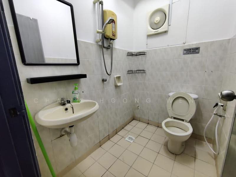 Kondominium untuk Disewa di Bayu Tasik 2 - Chang Hoong Wen - Bathroom - PropertyGuru.com.my