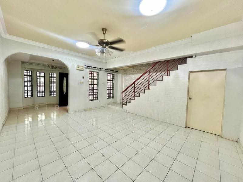 2-storey Terraced House for Sale in Semenyih (Selangor) - Muhammad Ridhwan Mohd Huzairi - Living Room - PropertyGuru.com.my