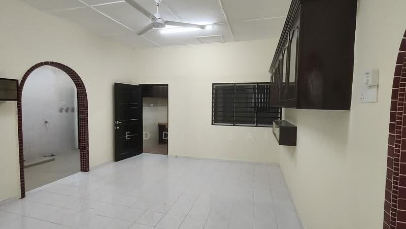 Rumah Berkembar untuk Disewa di Taman Sri Tebrau (Johor Bahru) - Eddie Lai - Living Room - PropertyGuru.com.my