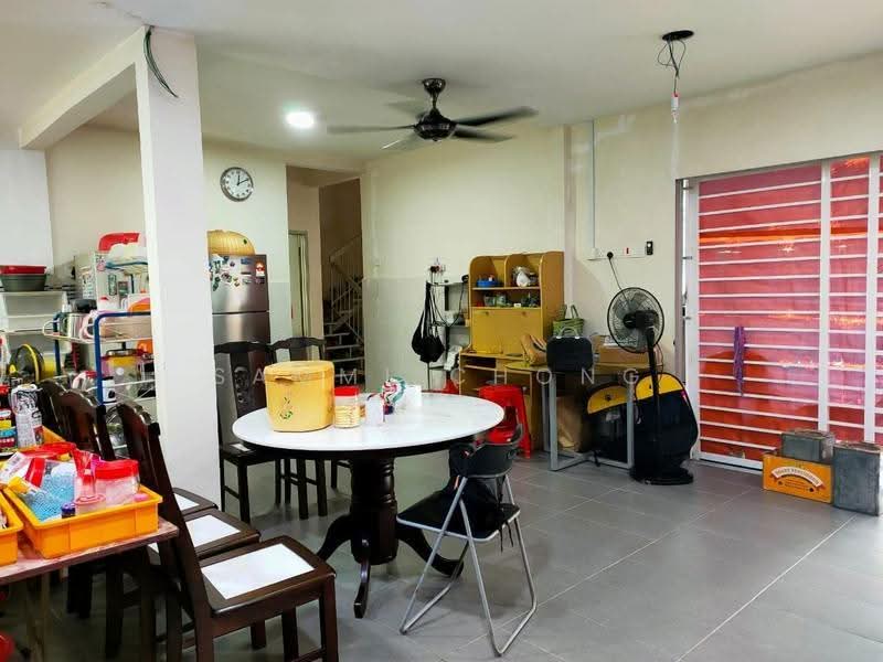 Rumah Teres 2-Tingkat untuk Dijual di Bandar Putra Permai (Seri Kembangan) - Sammi Chong - Dining Room - PropertyGuru.com.my